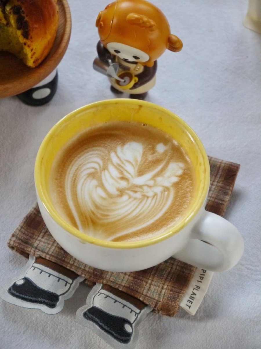 PhenomenaLWigs's tweet photo. Indulge in our Thanksgiving pumpkin spice feast—warm pie, creamy soup u0026 spiced latte, only today! https://t.co/vXH7ntMqU6