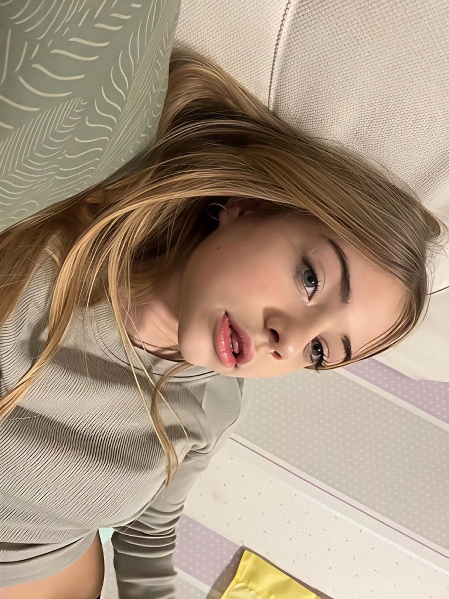 dasha_lonio's tweet photo. liking my post is flirting btw💋 https://t.co/pVteeH0iPA
