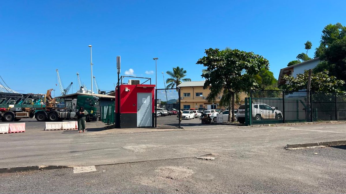 linfokwezi's tweet photo. Port de Longoni : la nouvelle grille tarifaire suscite déjà le débat.
👉 Lire l'article complet ici : https://t.co/3aM7OEJOZu

#Mayotte #PortDeLongoni #EPPCM #MCG #Tarifs #Commerce #Économie #Importation #VieChère https://t.co/HwA3bIhTdD