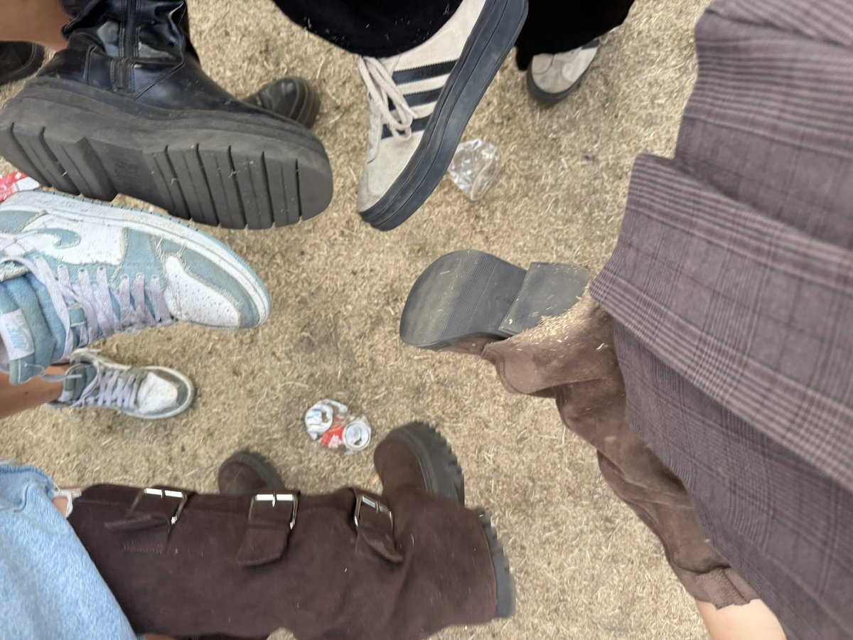 FINDOM_LIZZ's tweet photo. Festival boots &amp; sneakers 🤪 https://t.co/N1hc64zk6R