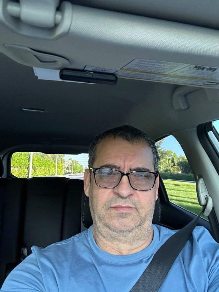 lou_loni67535's tweet photo. Hello I'm a truck driver from Florida USA 🇺🇸 and I'm 65 year old https://t.co/HyqXEDZwLH
