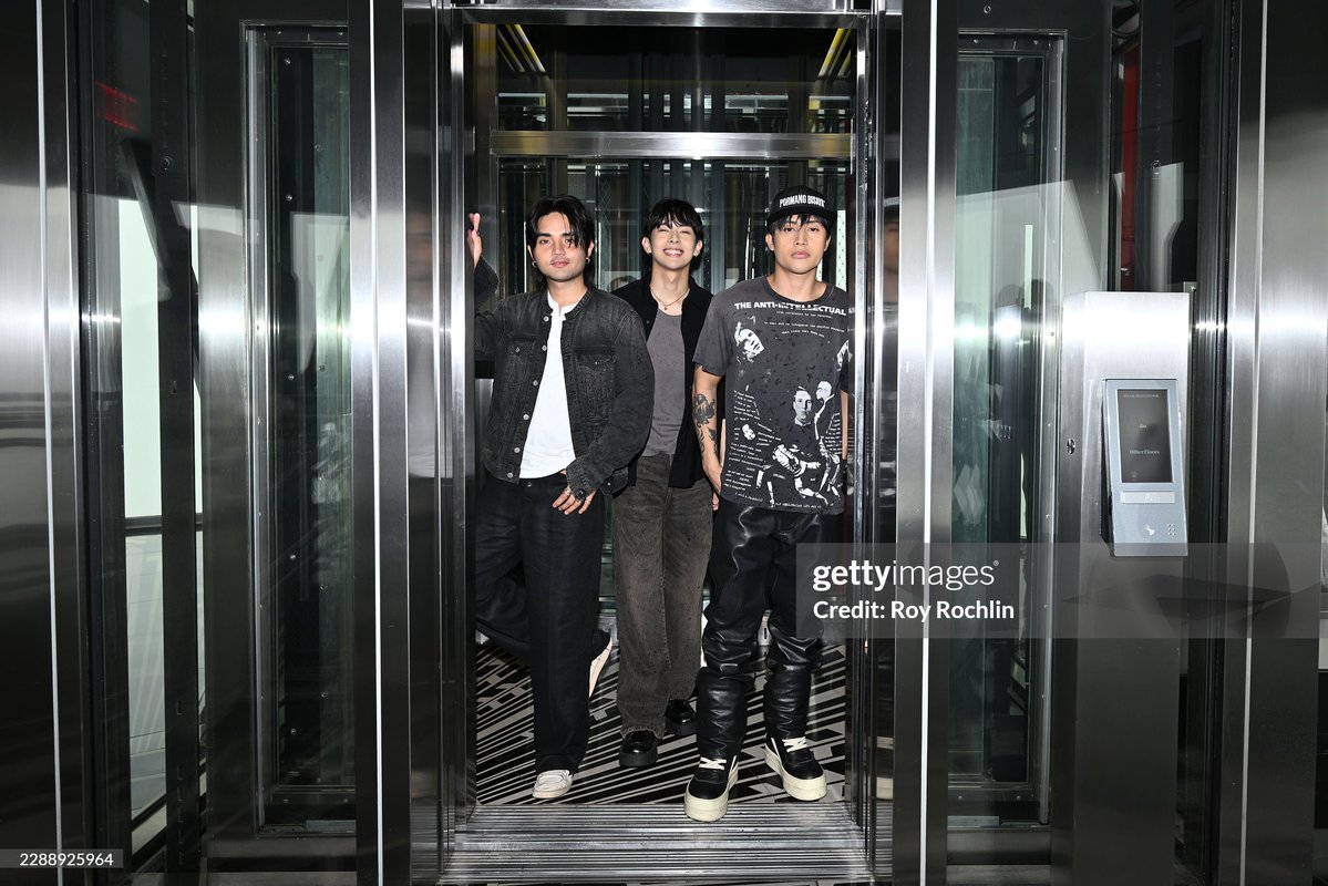 krstnrrae's tweet photo. PABKENTIN VIA Getty Images 🥹😎

SB19 IN NEW YORK 
@SB19Official #SB19 https://t.co/NKXFxQE6po