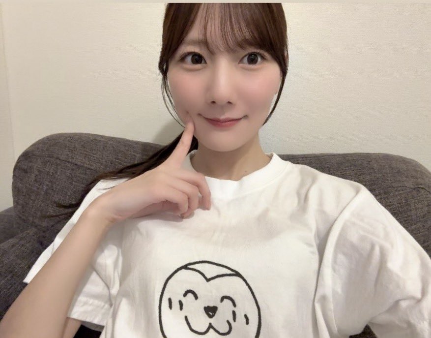 funkyjam911's tweet photo. 今日も応援ｷﾀ───(ﾟ∀ﾟ)────!!
アイスの靴下かわいい😊
#17びより
#河田陽菜 https://t.co/eJBtZnlLQw