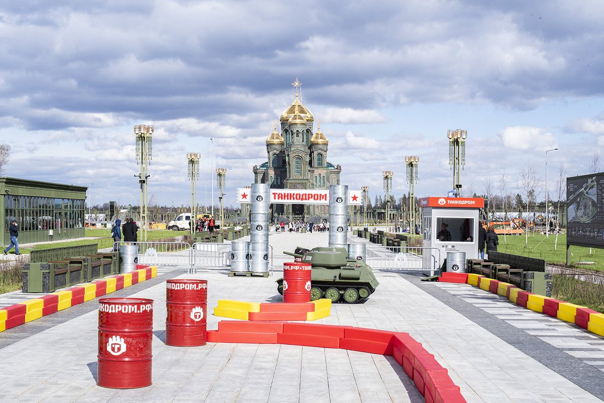 petite_michelle's tweet photo. The fact that Russia has a missile called “Satan,” that it was blessed by the head of the Russian Orthodox Church, and that the Russian Armed Forces’ main cathedral looks like this tells you everything you need to know about the kind of “Christianity” they practise. https://t.co/8xMjJ19eUL