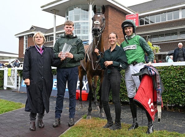 WillieMullinsNH's tweet photo. A treble for team Closutton yesterday @corkracecourse🏇

Easter Bonnet for @T_Bloodstock 
Livio for the Why Not Partnership 
Green Style for Simon Munir &amp; Isaac Souede

Congratulations to all connections👏

📸 @patcashhealy https://t.co/8qUoK91Cx3