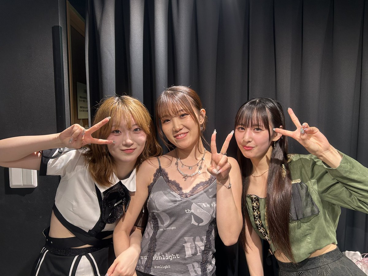 yoshimi_sharlie's tweet photo. 私たちのお姉さまに来ていただきました🥰

実は『smoke』のラップあやかちゃんに直接教えてもらってめちゃめちゃ苦戦しました❤️‍🔥

あやかちゃん本当にありがとうー！
またご飯いこうね！ https://t.co/uSzM8O7dhK
