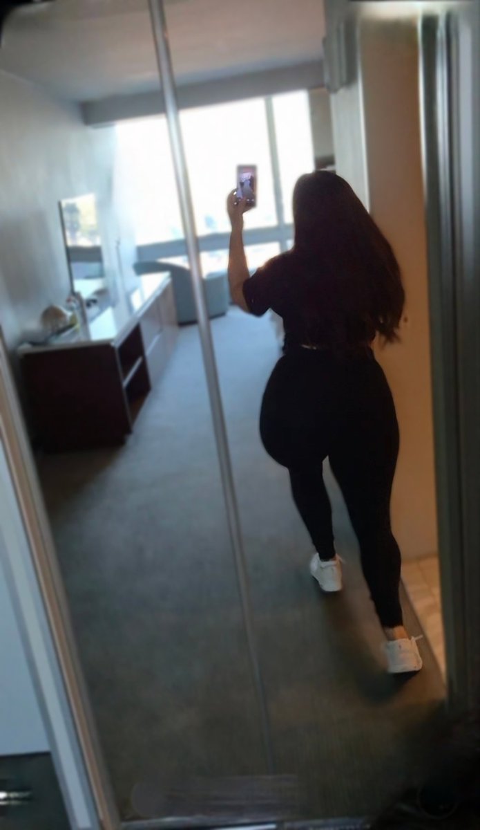 thealynabanks's tweet photo. Figured out what these are for smh #losangelesmodels #muse #plusone #siliconvalley https://t.co/HSahrq2WPv