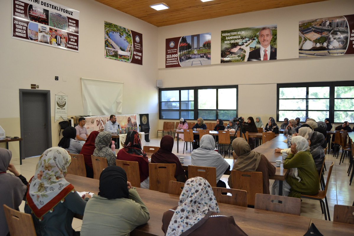 dkv_org's tweet photo. Vakıf Başkanımız Ali Kılıç hocamız, Kadın ve Aile Gençlik Birimimizin Gaziantep Yamaçtepe’de üniversiteli kız öğrencilere yönelik düzenlediği Diriliş Kampı kapsamında “Değişimin İlkeleri” konulu seminerini gerçekleştirdi. https://t.co/1GEe0xSCxc