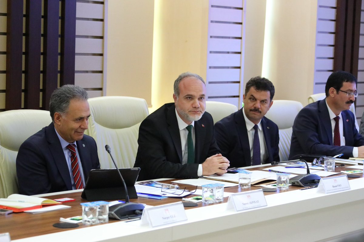 DrHasanUslu's tweet photo. YÖK Başkanımız Prof. Dr. Sn. Erol Özvar ile Sudan Yükseköğretim ve Bilimsel Arş. Bakanı Sn. Ahmed Mudawi Musa Mohamed’in katılımlarıyla Hartum’da kurulacak Uluslararası Türkiye-Sudan Üniversitesine ilişkin protokol imza törenine katıldık.
Protokolün hayırlı olmasını diliyorum.🤝 https://t.co/CKmsM8cyeR