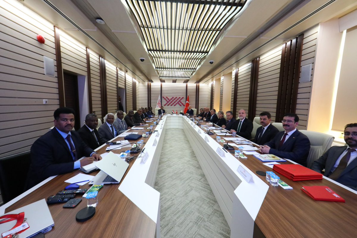 DrHasanUslu's tweet photo. YÖK Başkanımız Prof. Dr. Sn. Erol Özvar ile Sudan Yükseköğretim ve Bilimsel Arş. Bakanı Sn. Ahmed Mudawi Musa Mohamed’in katılımlarıyla Hartum’da kurulacak Uluslararası Türkiye-Sudan Üniversitesine ilişkin protokol imza törenine katıldık.
Protokolün hayırlı olmasını diliyorum.🤝 https://t.co/CKmsM8cyeR