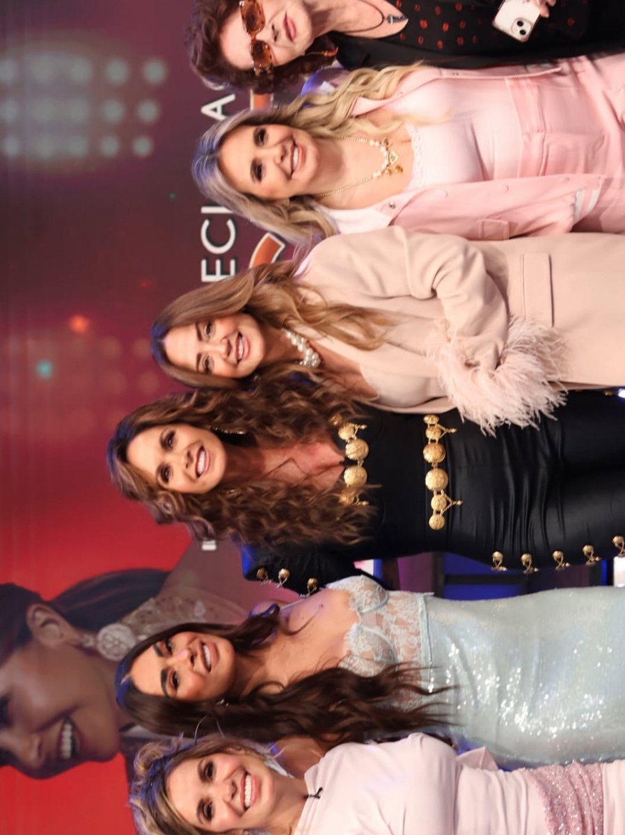 29luceritolu's tweet photo. @programa_hoy @LuceroMexico Momento de La NoviadeAmérica qué fue invitada por el @programa_hoy para ser la Madrina de Lujo en una ocasión tan importante y especial.Para celebrar y acompañarlos en la conmemoración del 28.º aniversario de Hoy!Un día inolvidable y memorable💖✨
#Felices28programaHoy
#HOY28AÑOS https://t.co/e8bgAkxeEl