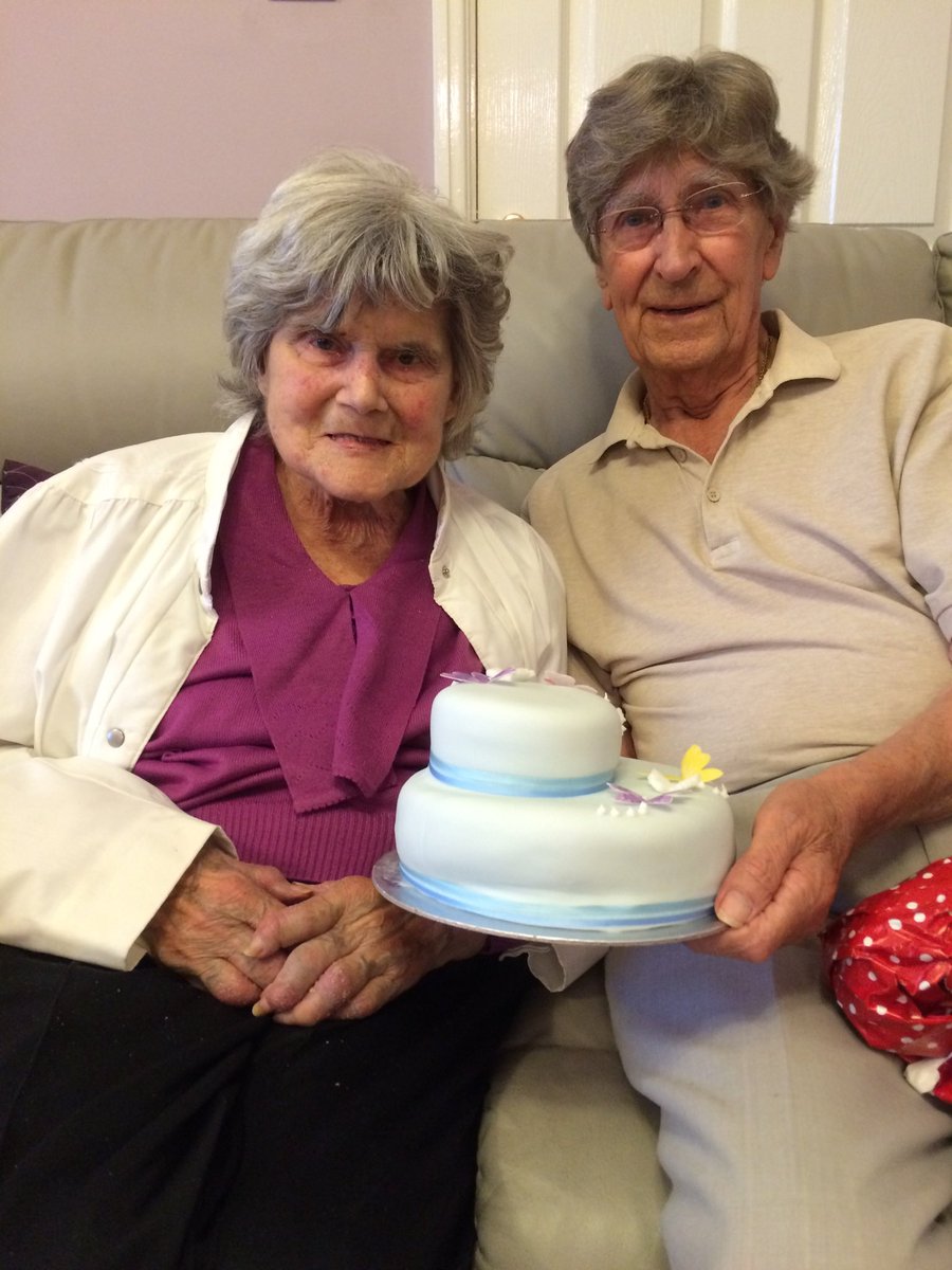 GilliyWilly's tweet photo. 75 years ago today my Mum &amp; Dad were married. They had 65 years 5 months &amp; 6 days together in wedded bliss. ❤️ https://t.co/gMreVeJS2x