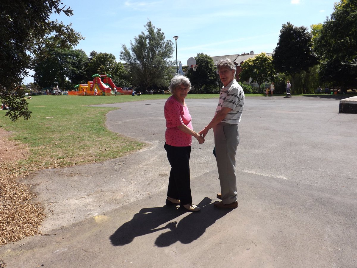 GilliyWilly's tweet photo. 75 years ago today my Mum &amp; Dad were married. They had 65 years 5 months &amp; 6 days together in wedded bliss. ❤️ https://t.co/gMreVeJS2x