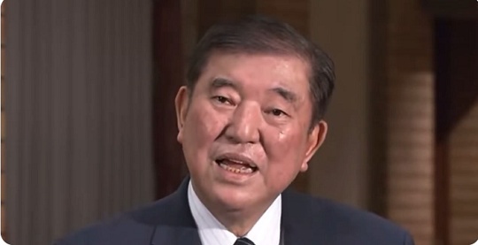 moeruasia01's tweet photo. 消費税減税に反対の石破前首相、きのう記者団に
「日本は少子高齢化が世界トップ。財政は世界で一番悪い」

去年5月 石破首相国会答弁
『日本の財政はギリシャより悪い』
→ 財務省「我々はそんなこと書いていない」

（ ´_ゝ`） https://t.co/beROJBAJ7C