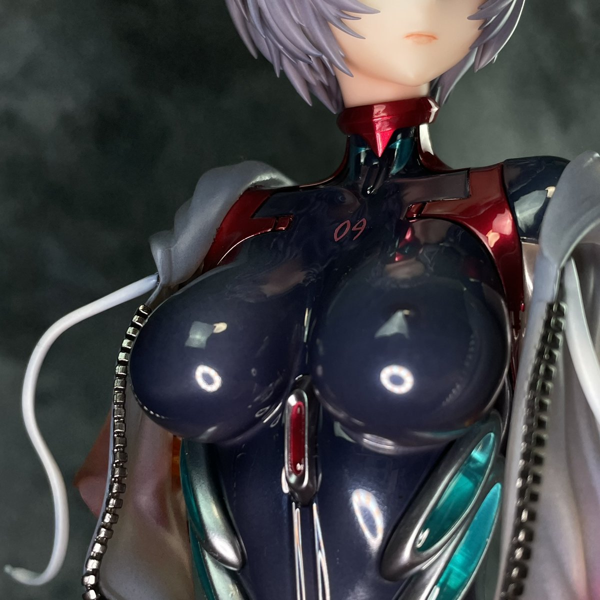 toto_armored's tweet photo. 【Toto MODEL : Detail】

綾波レイ胸像のディテールをお見せします。

この一点物を、コレクションの中心にお迎えいただけるオーナー様を募集しております。

価格はご相談可能です。  

詳細は以下ECサイトよりご確認ください。
https://t.co/RRX8GEJBiU

DMも歓迎いたします。

#綾波レイ https://t.co/j8xi7Ek09m