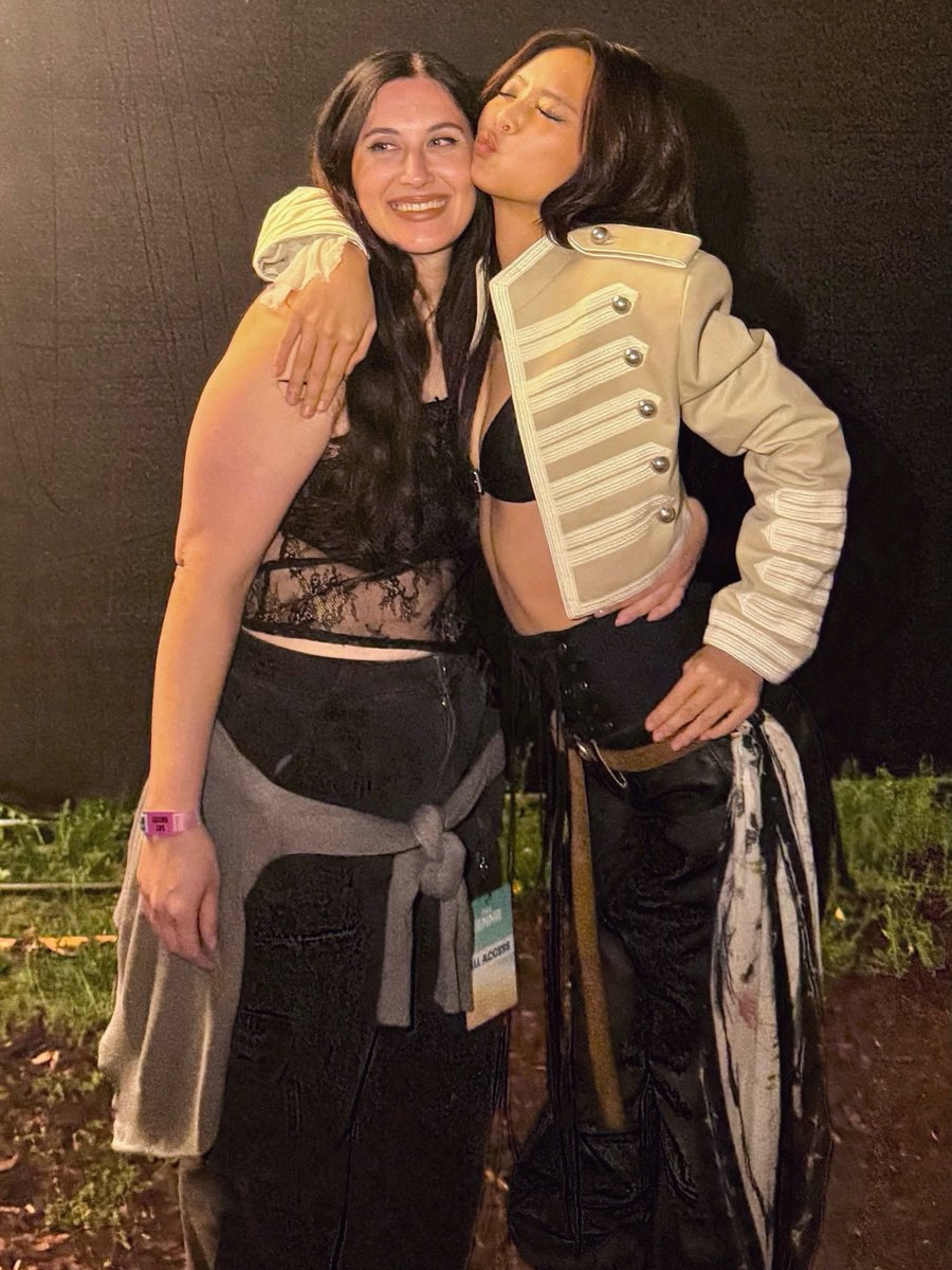 JennieDCGallery's tweet photo. 260804 Jelli Dorman IG Update

becoming a live sound girlie wasn’t on by bingo card for 2026 but leave it to Jennie to always push me to grow, learn, and become more skilled and creative in all ways! congrats on your first palooza - i’m so proud of you - you deserve it all🪽🍭🤍

thxx so much to everyone involved in helping make this happen both infront and behind the scenes - it truly takes a village 🎵