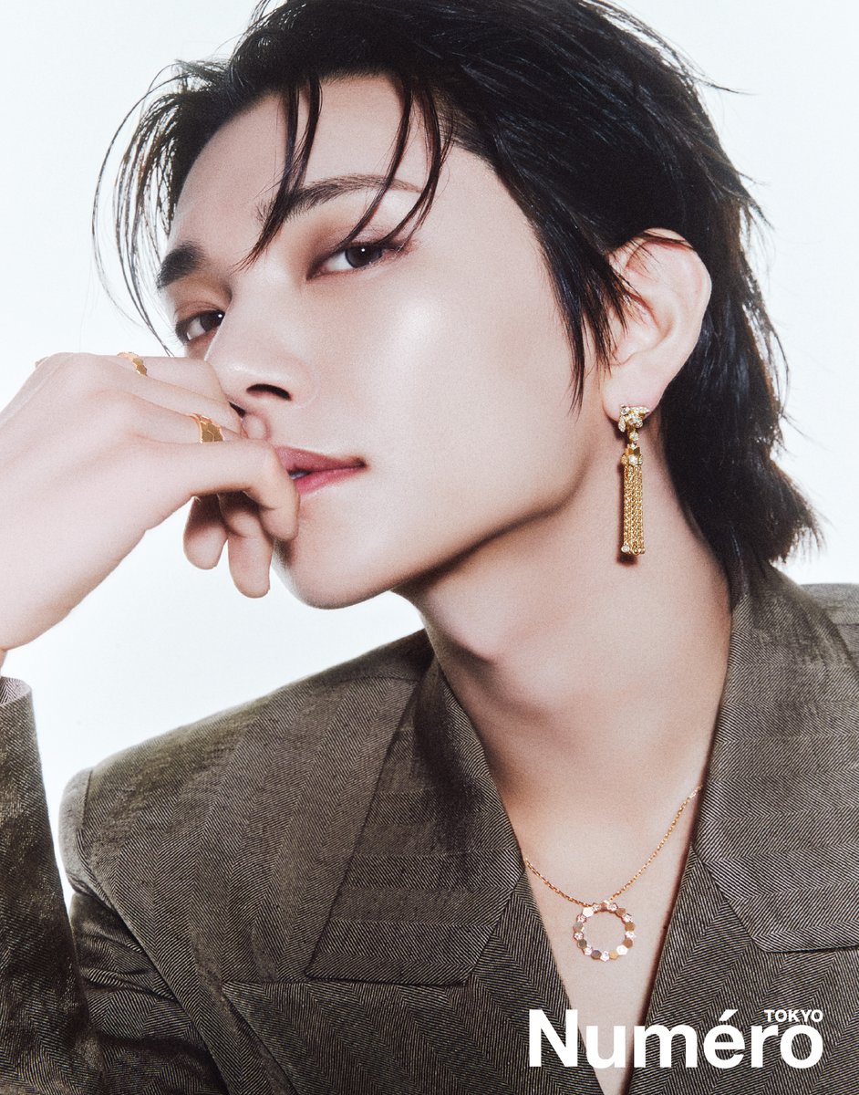 Chaumet's tweet photo. Bee de Chaumet graces the cover of @numerotokyo september issue, elegantly worn by @joshu_acoustic from the  K-pop boy group Seventeen.

Styling：Yuta Kotani @yutakotani_
Prop Styling：Woosun Hong, Suhyun Suh @soowooart
Hair：Jungho Lim @blow__jungho
Makeup：Gayeon Son @blow_gazini
Nail：Sehae Jung @subling_nail
Coordination：Shinhae Song, Sumin Seo @tano.international
Edit & Text : Hisako Yamazaki @hisakoyamazaki

#Chaumet #CelebritiesinChaumet #BeedeChaumet