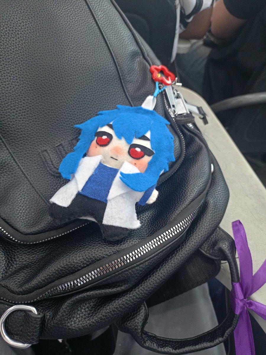 ushisangel's tweet photo. Atleast he's here wifth me https://t.co/X2XcDQkzh6