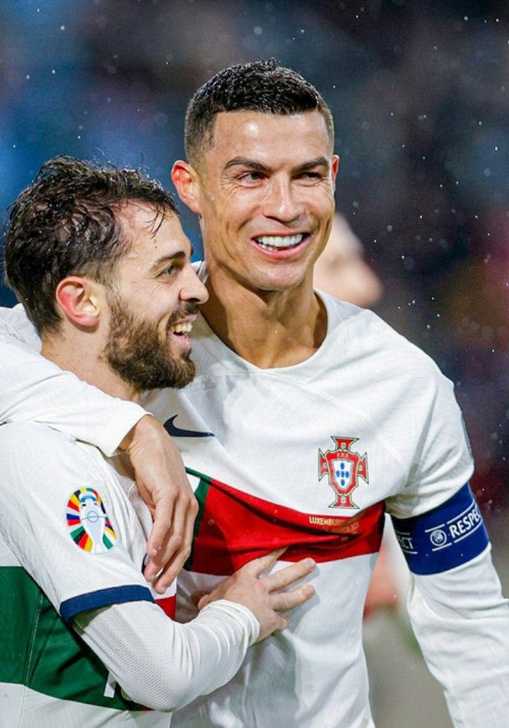 sa10nee's tweet photo. New Real Madrid midfielder Bernardo Silva admitted in an interview that Portugal’s recent World Cup campaign was a failure, especially because they didn’t go all out to give Cristiano Ronaldo a proper last dance at the World Cup.

🎙️Reporter: “Hello Bernardo, welcome to Real Madrid once again. What do you have to say about Portugal’s recent run to the Round of 16 at the World Cup? What could have been done better?”

🗣️Bernardo Silva: “Looking back at it, all I can say is that it was a total failure for a team like Portugal. All the players didn’t replicate the form we had at our respective clubs in the national team. Especially we midfielders we moved the ball too slowly and played like we didn’t want to get injured. There was a lack of intensity and passion.

We let Cristiano Ronaldo down, which is painful because it was obviously his last World Cup for Portugal. We could have gone all out for him, but we didn’t. I just feel like we needed to do much better. Although I didn’t start most of the games, I think it would have been better if I had, but we can’t change the past, can we?”