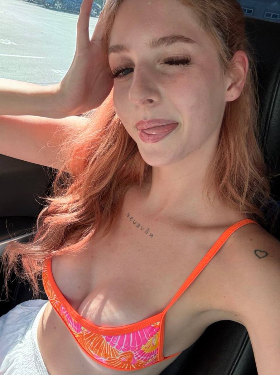 CLarrissamiles's tweet photo. All I wanna do is wear mini skirts and get drunk😫 https://t.co/h4ebr3ohjH