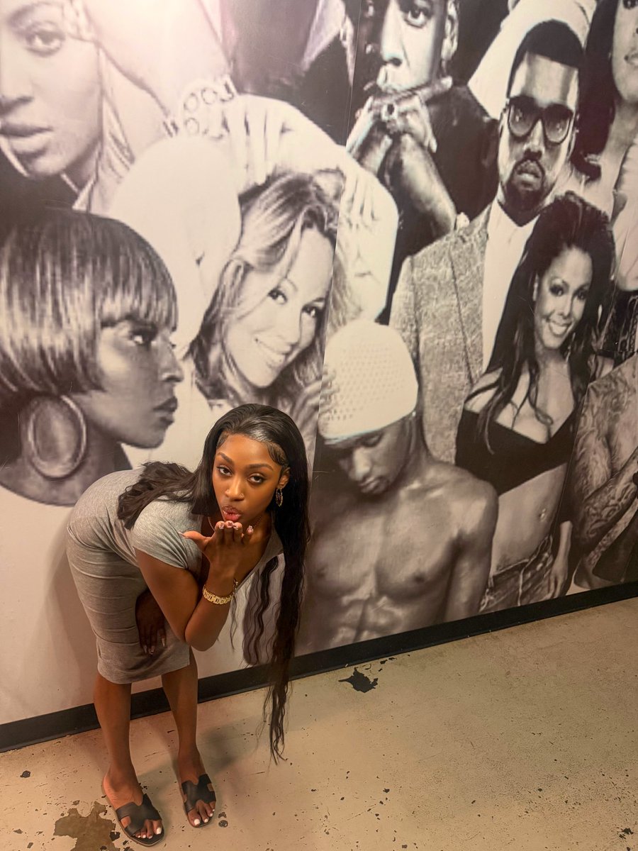 ATMONEY0's tweet photo. Look me in my eyes and tell me you miss me 🩶💦🥰 

Leo season https://t.co/VttjvMz3VE