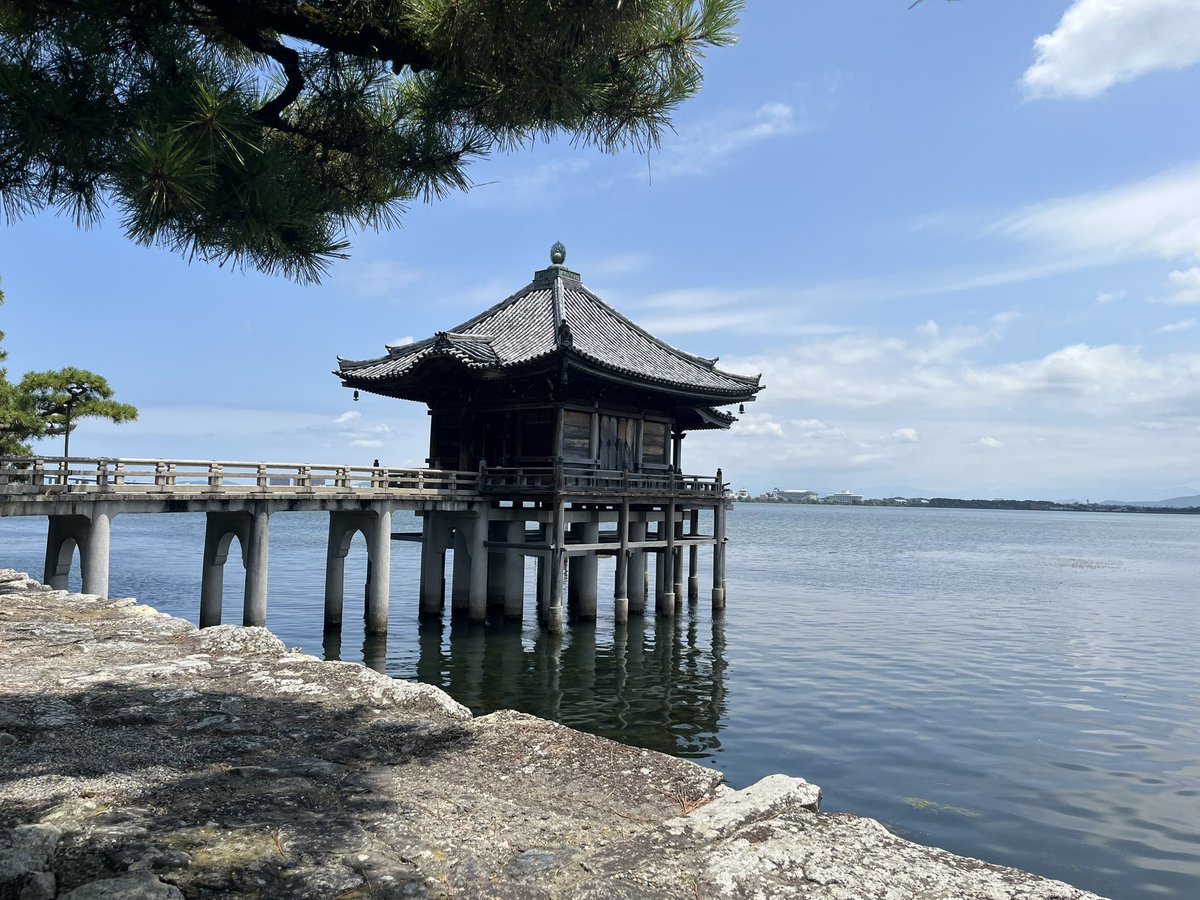 YoshiYoshIkaWai's tweet photo. 「Trigger」1周年...という節目からはそこそこ過ぎましたがPOPにちなんで滋賀県に旅行して参りました
リサーチ不足で鮎の塩焼きは食えず...😭
ですがびわ湖テラスに行ったり浮御堂を見てきたり、昔ながらのプリンを食べたりなど楽しく過ごせました！
火曜は定休日だってかなたそ！！
 #撃ち抜けかなた https://t.co/ljNheqUG4I