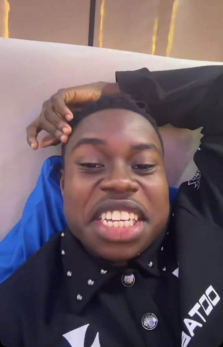 GuyMr10's tweet photo. “All my secondary school female friends, I’m seeing your messages on WhatsApp but I purposely ignored them, you guys called me ‘dumb’ back then in school and even deselect me in group projects because I’m not bright in class, now you’re famzing me on WhatsApp” 

— Peller 😂 https://t.co/T7Z1QpvY38