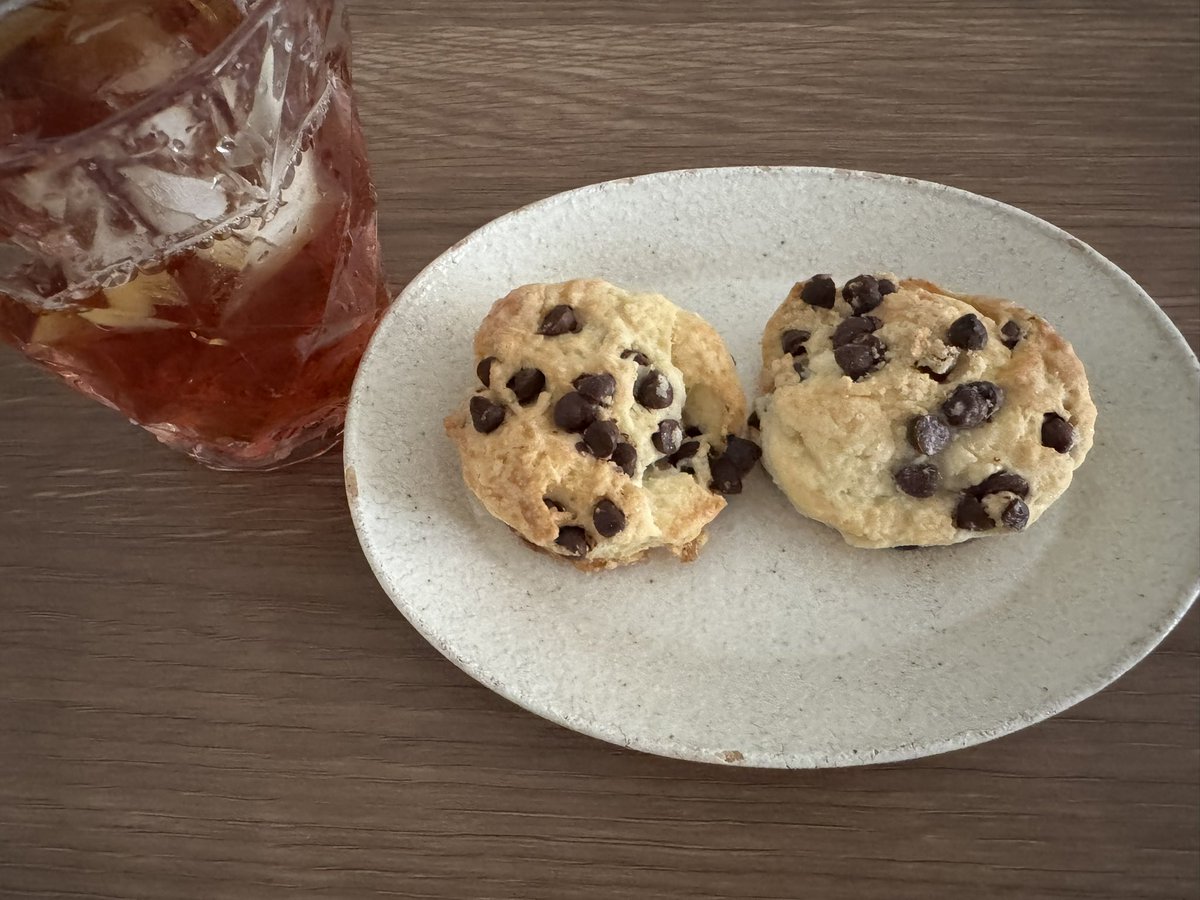 yu_lab_'s tweet photo. チョコチップを欲張ったのは言うまでもない
#スコーン https://t.co/ldyqmKzvF8