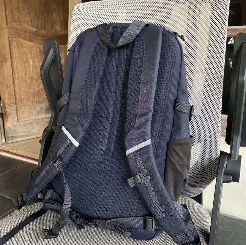 rdwnmrt's tweet photo. WTS 
1. Fjallraven kanken skule 28, new, black, lokasi klaten, 1.6jt free ongkir 

2. Fjallraven kanken skule 28, second, navy 900 ada minus 

Semuanya original dan sudah free ongkir
#jualkanken jual tas laptop https://t.co/gzt6G2fY4T