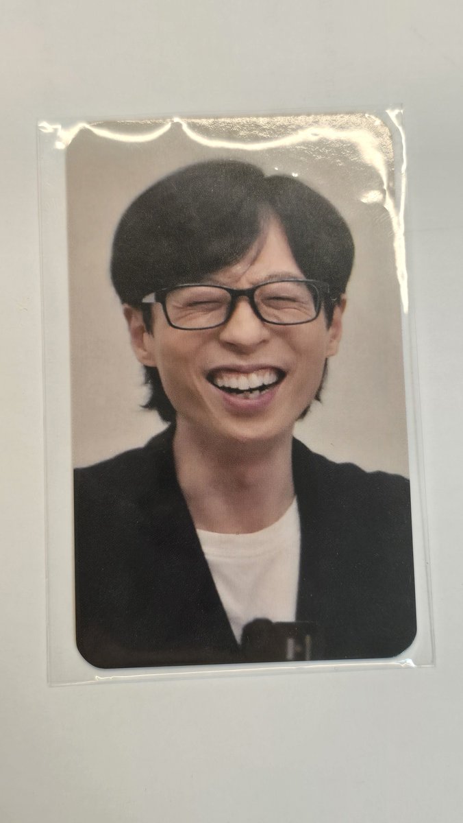 YJS_jaesukfan's tweet photo. 근데 이 포카 진심 효과있음
수능 말아먹고 수시 5개 최저떨하고 유일하게 남은 최저없는 학종 면접날 너무 떨려서 이걸 가방에 넣어갔고 최초합함
하향이었긴 해도 그거 못붙었으면 사실상 재수였기 때문에 나는 아직도 이 포카의 기적을 믿고 중요한 발표날마다 가방에 넣어감 https://t.co/WQRy3PUwCp