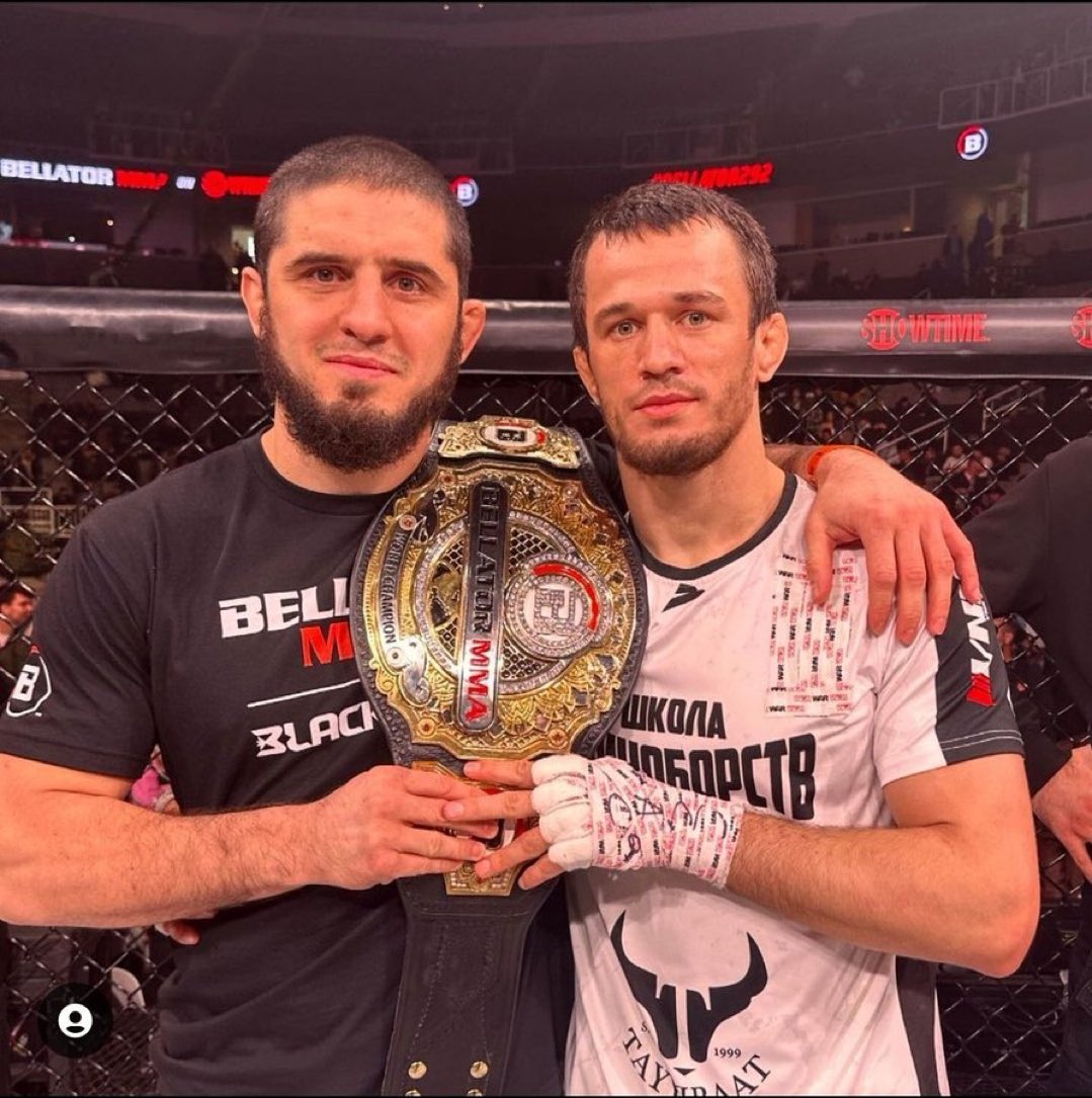 KirmiziKoseMMA's tweet photo. Islam Makhachev: ‘’Usman’ın gerçek ormana (UFC) girme zamanı geldi.

UFC’de ise ona karşı birçok iyi rakip var. 

Usman’ın Topuria, Arman ya da başka herhangi biriyle dövüşebileceğini biliyorum. Hayatı boyunca bizimle antrenman yaptı. Yeteneklerini biliyorum, neler yapabileceğini biliyorum.

UFC’de çok hızlı gelişir.

Eğlenceli de bir dövüş stili var.’’