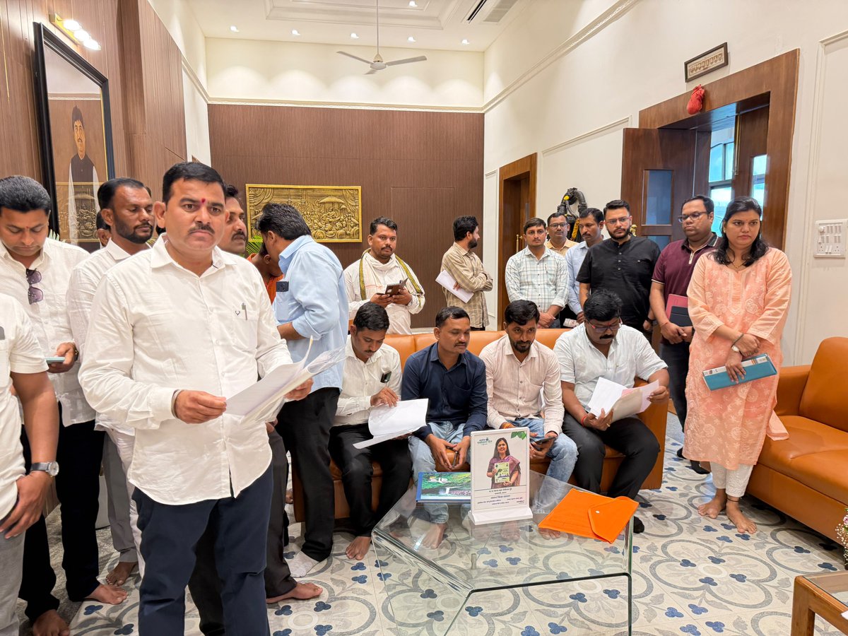 Pankajamunde's tweet photo. जनता दरबार, रामटेक !!
#JantaDarbar #Ramtek https://t.co/x6w7nerTvG