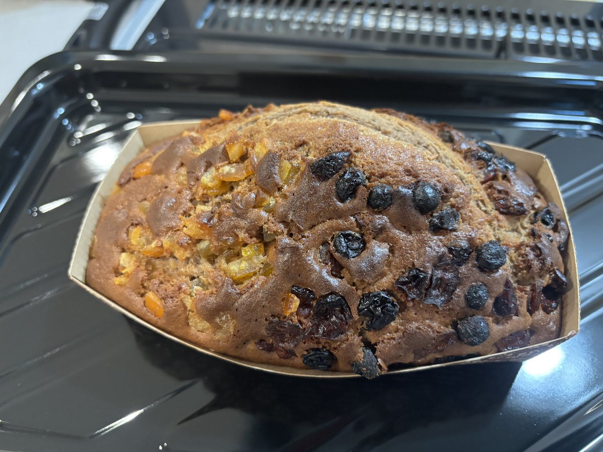 tetsupon493's tweet photo. オレンジ×ミックスベリーのパウンドケーキ焼いたよ

失敗

失敗理由:先週オーブンを新しく買ったが、新しいオーブンの火力が前オーブンの火力より高かった https://t.co/tmePQEvIFr