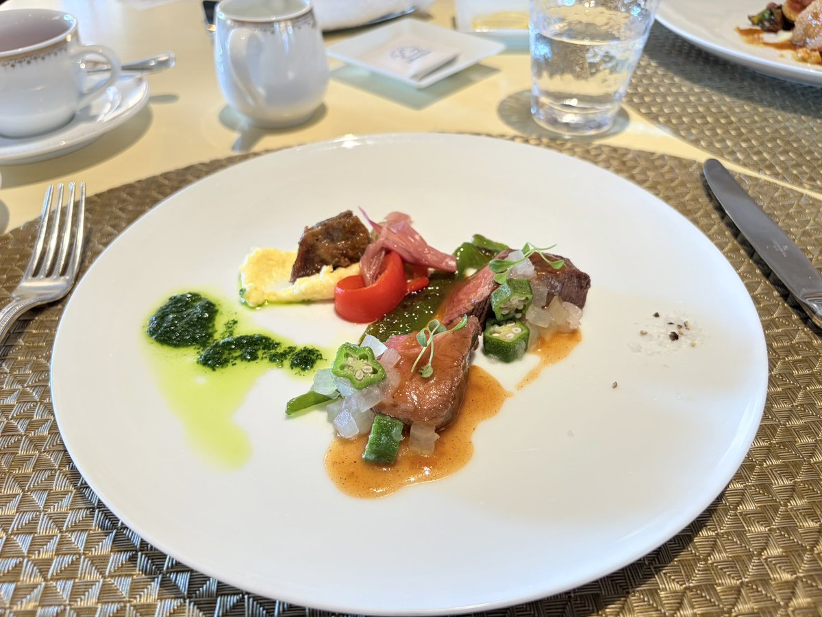 sddear1018's tweet photo. 母とミラコスタでランチをしました🍴
式後では初めて。
やっぱりとてもお料理美味しい〜😋 https://t.co/m1NYsw2vzS