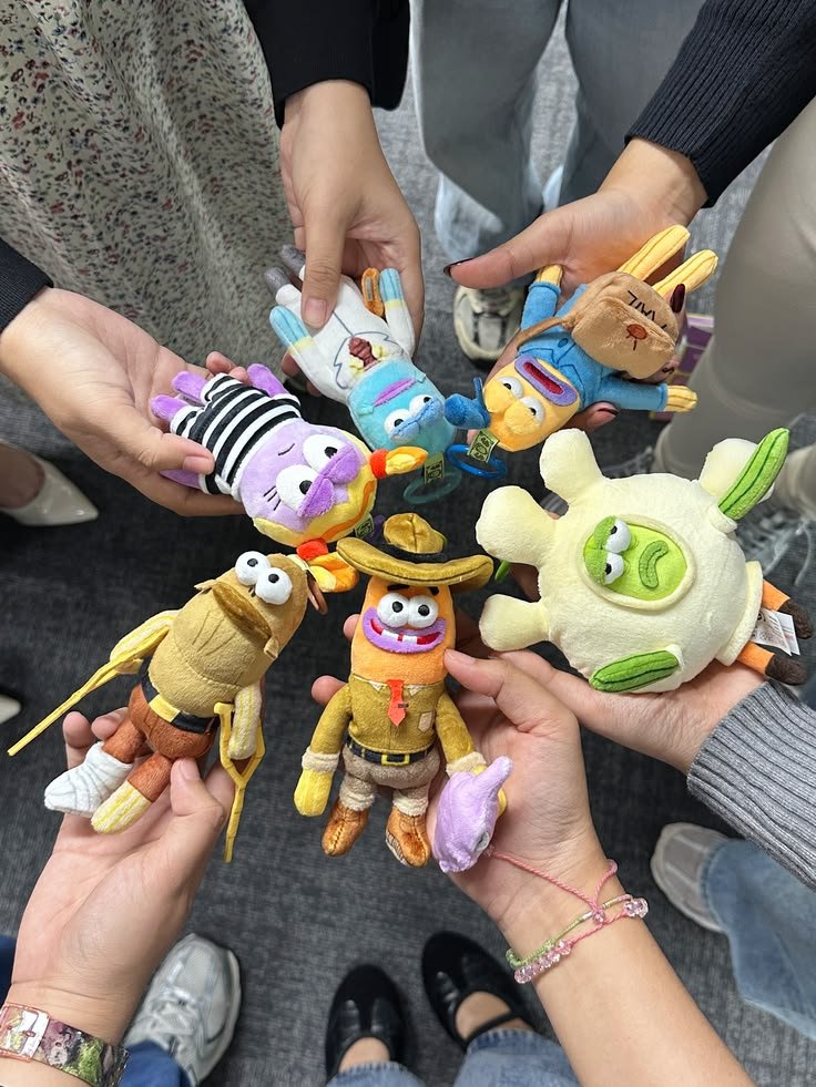 lostdr4ft's tweet photo. Gantungan PLENGER Bikini Bottom Buddies beneran lucu. Mana relatable sama expresi kita kalau lagi ga mood 😭🙏🏻 https://t.co/Y4br1AHd89