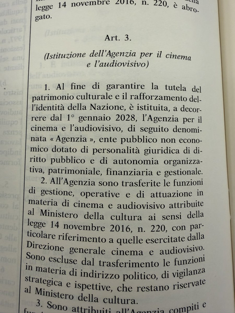 marattin's tweet photo. In Commissione Bilancio il Campo Largo si sta lamentando perché questo loro disegno di legge sul cinema non sta andando abbastanza velocemente.

Istituisce il Forum del Cinema e pure l’Agenzia del Cinema. 

Ovviamente lasciando in piedi tutto quello che c’era già.

Poi uno dice di Milei, eh. #Afuera