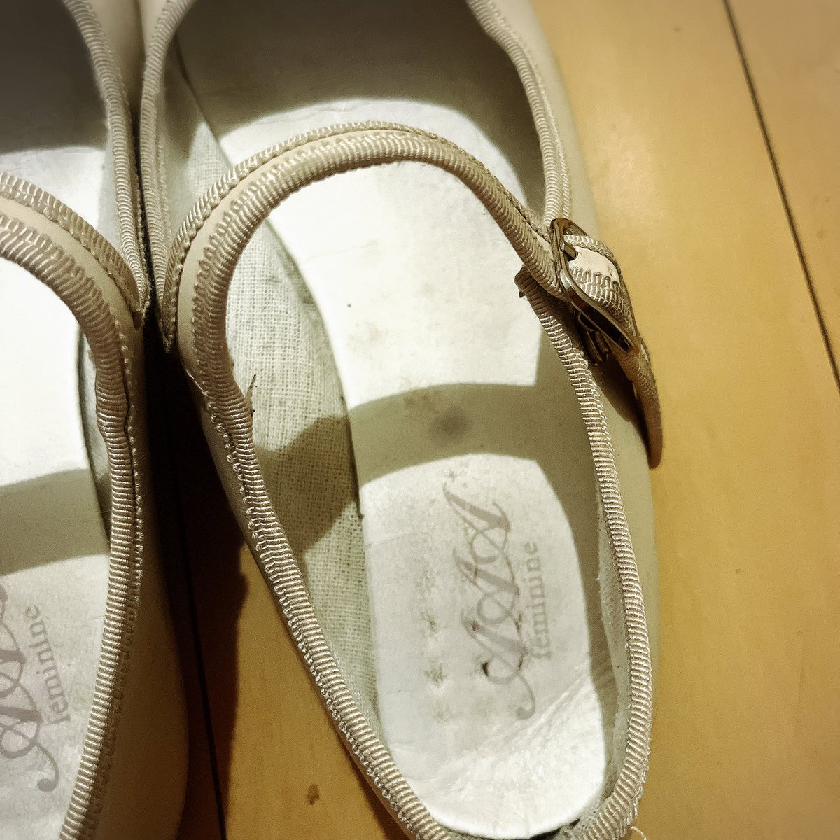takeda_maimai's tweet photo. 通勤中に履いていたパンプスになります🙇🏻‍♀️´-
ボロボロで真っ黒になってしまいました߹ ߹

5000〜
ご希望多数の場合条件の良い方✨️

#靴売ります #靴下売ります #売り子
#足物売ります #売り子女子 #パンプス売ります
#サンダル売ります https://t.co/4Is98bvCjM