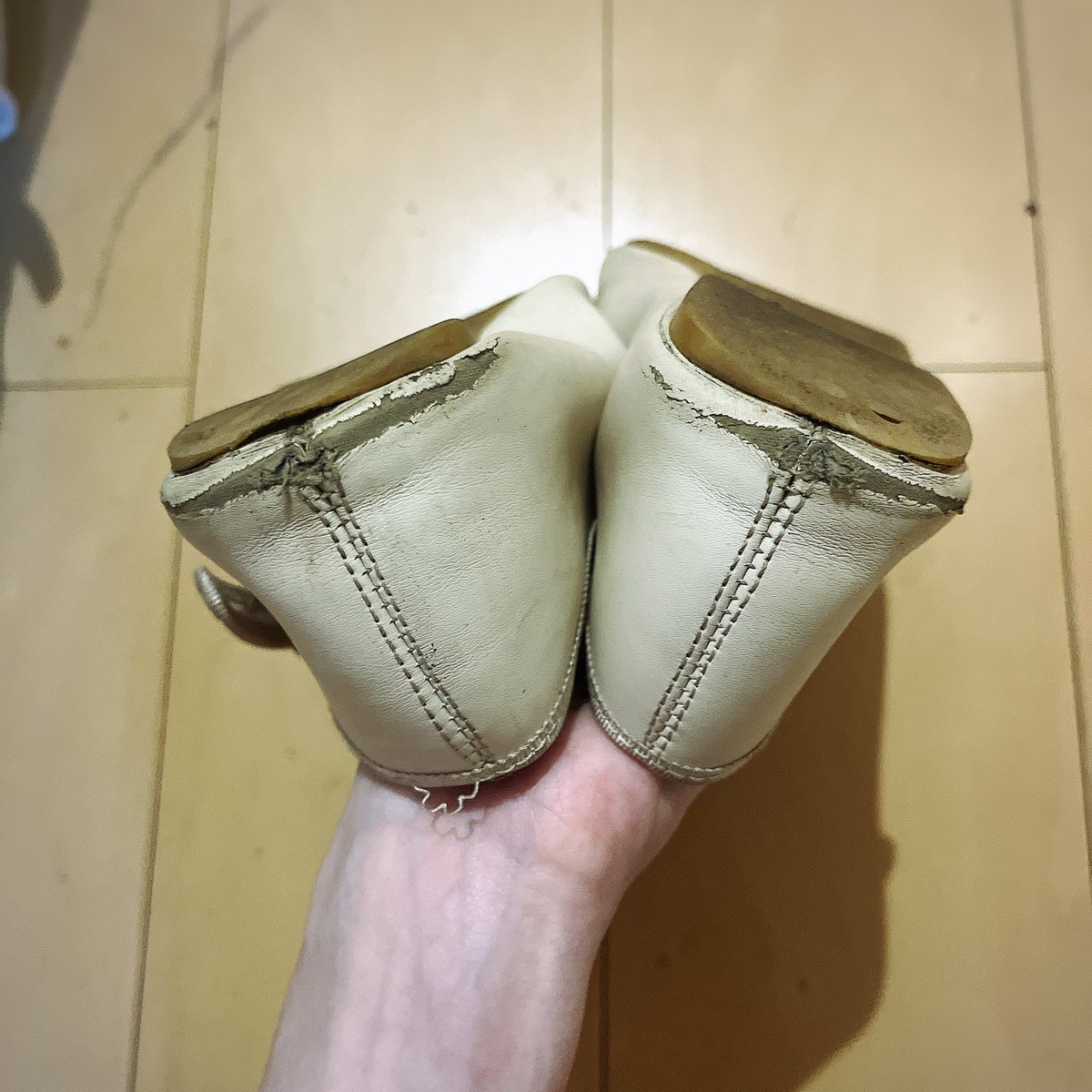 takeda_maimai's tweet photo. 通勤中に履いていたパンプスになります🙇🏻‍♀️´-
ボロボロで真っ黒になってしまいました߹ ߹

5000〜
ご希望多数の場合条件の良い方✨️

#靴売ります #靴下売ります #売り子
#足物売ります #売り子女子 #パンプス売ります
#サンダル売ります https://t.co/4Is98bvCjM