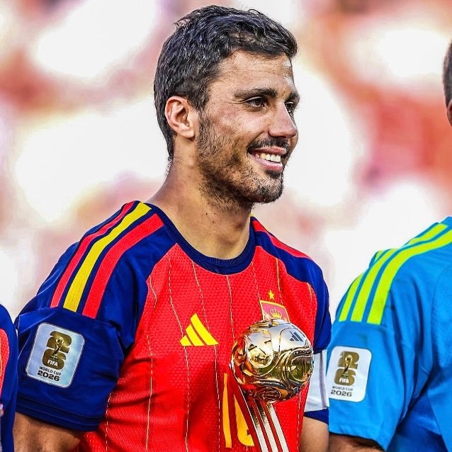 MadridXtra's tweet photo. 🚨💣 BREAKING: Rodri has informed Man City that he only wants REAL MADRID.

Man City’s plan to wait for more clubs has FAILED! @Sergivalentin_ https://t.co/HzBZC3Bqlf