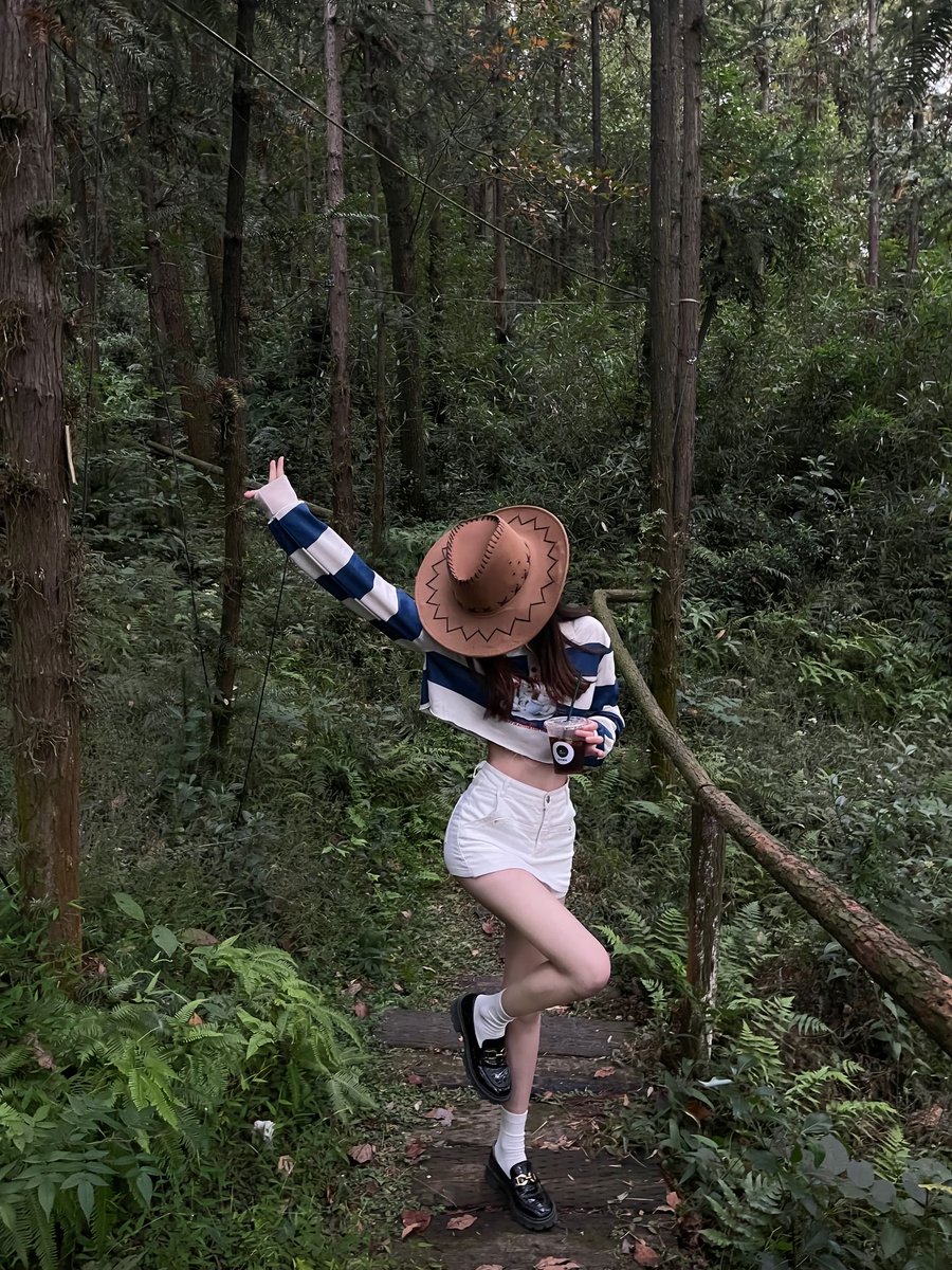 Booooty_Rates's tweet photo. 我们约好 秋天要见面哦 https://t.co/6k1QTo4hjZ