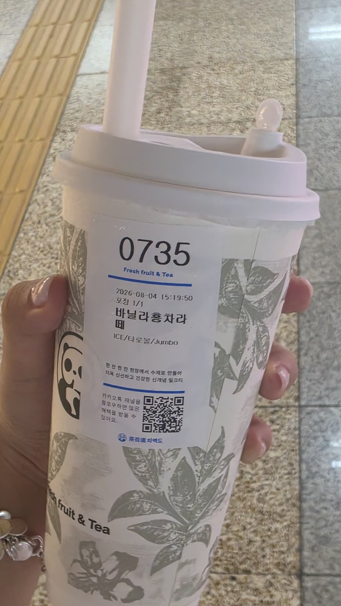 murrmur1's tweet photo. 차백도에 가면

바닐라 홍차 티라떼를 꼭 마셔보라고요

차풍미에 부드러운 바닐라가 거의 혀 위를 구르셔서 나를 무엇이든 할 수 있는 여자로 만들어줌 

좋아하는 버블도 꼭 넣으시구요 https://t.co/nzopEn3l1b