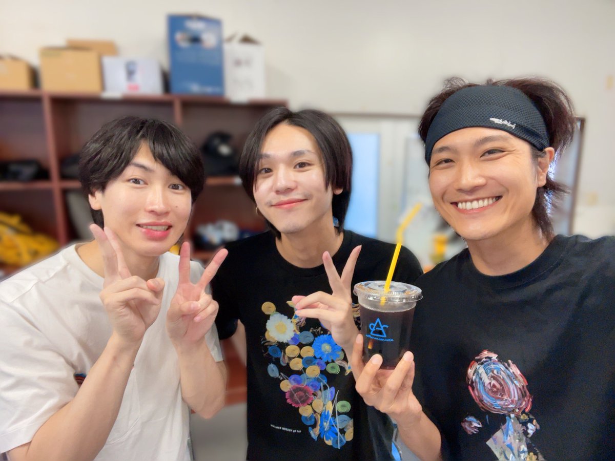 3c_kurita's tweet photo. #ろまたん 
本日の稽古、了。
東堂、北原、南条揃いました。
なるほど、東堂探偵事務所の立ち上げ時期はこんな感じだったんだ。

細かいピースがカチカチとはまっていく感覚があります。
信頼できる人たちが周りにいて幸せです。

コーヒー美味しいです。ありがとうございます��️ https://t.co/dSidRhnQGV
