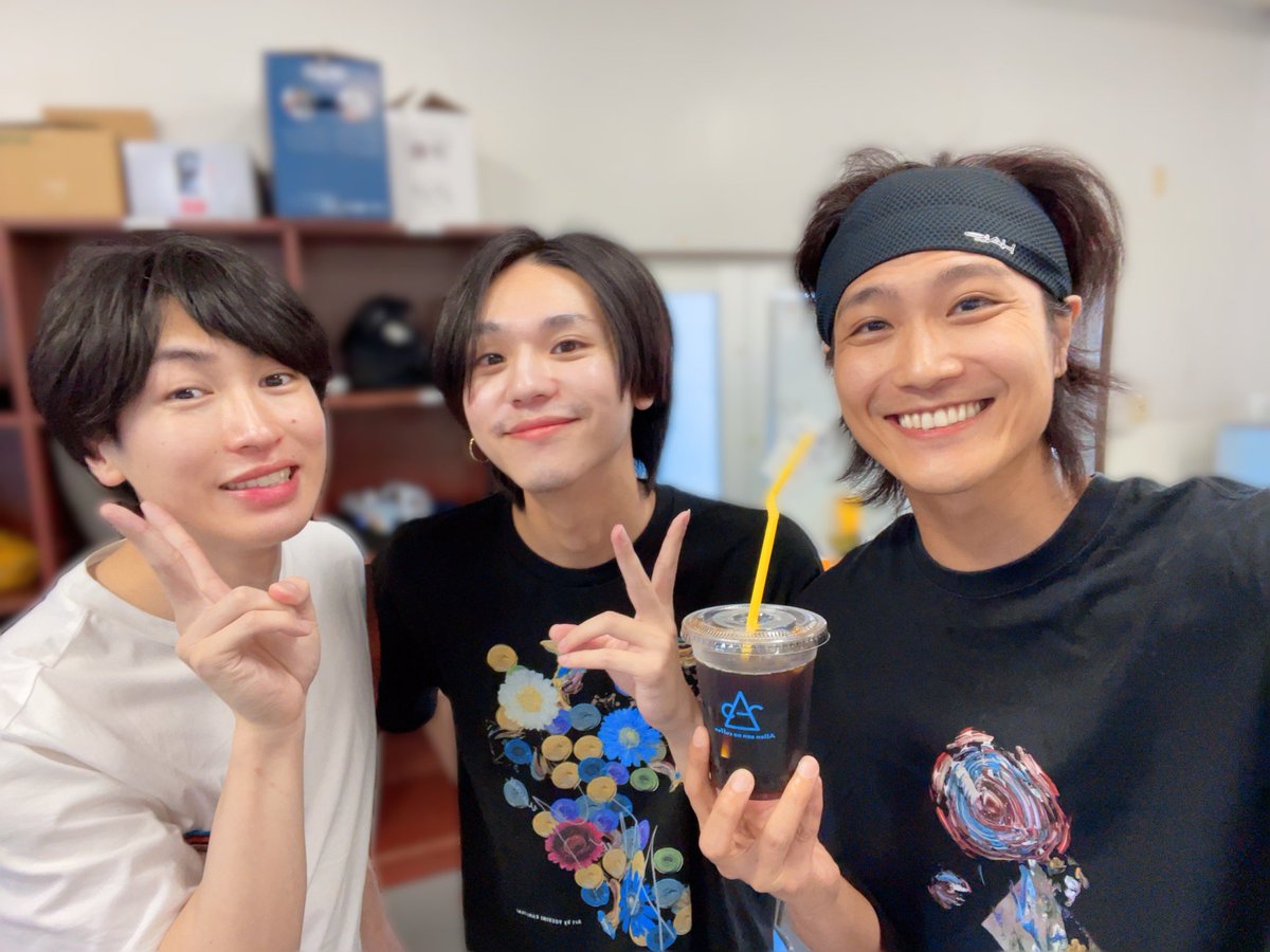 3c_kurita's tweet photo. #ろまたん 
本日の稽古、了。
東堂、北原、南条揃いました。
なるほど、東堂探偵事務所の立ち上げ時期はこんな感じだったんだ。

細かいピースがカチカチとはまっていく感覚があります。
信頼できる人たちが周りにいて幸せです。

コーヒー美味しいです。ありがとうございます��️ https://t.co/dSidRhnQGV