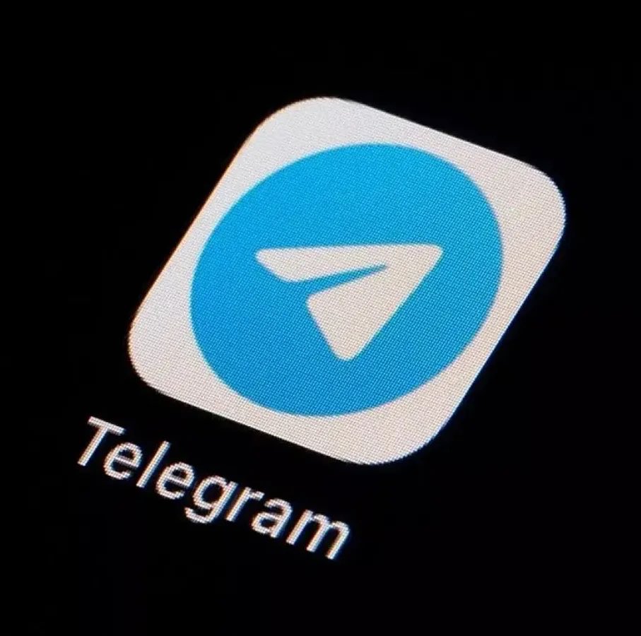 _tevhidgundemi's tweet photo. 🔻Epstein dosyalarını ifşa edeceğini açıklayan Telegram, kısa süreliğine Apple'ın dünya genelindeki App Store mağazasından kaldırıldı. 

🔻Apple, yapılan incelemede çocuk cinsel istismarı materyalini yasaklayan kurallarını ihlal eden içerik tespit edildiğini, söz konusu içeriğin kaldırılıp ilgili hesabın engellenmesinin ardından Telegram'ın yeniden App Store'a eklendiğini açıkladı.
