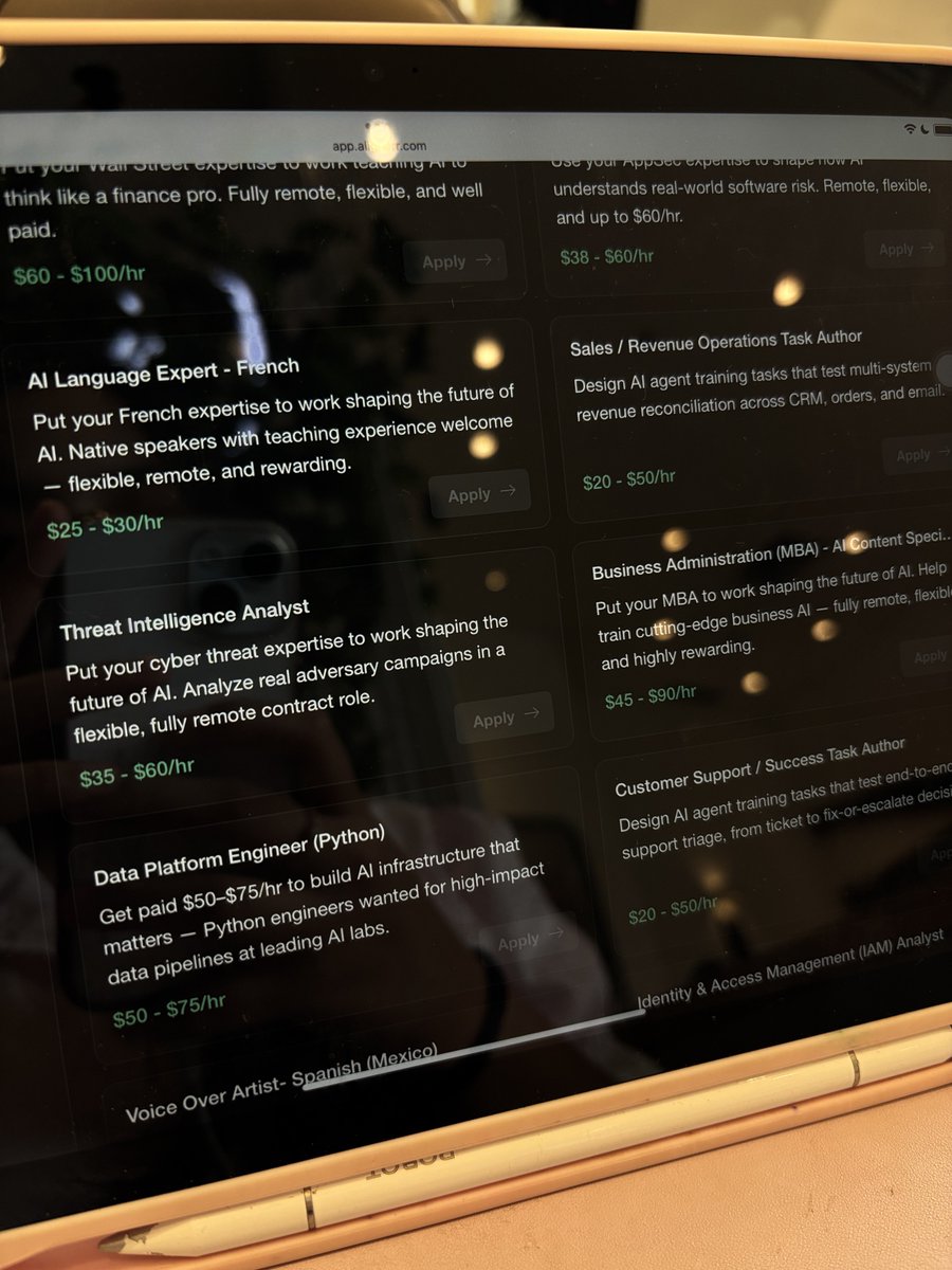cabtto's tweet photo. aku lagi nyobain website ini buat apply project remote untuk pertama kalinya..

pas aku scroll ternyata beneran projectnya legit banget ya, ada banyak pilihan project  yg avail & dikasih tau range gajinya itu juga.. 

kalian adakah yg pernah cobain apply remote work disini jugaa? plis sharing yuk aku mau belajar bareng jugaa dari temen - temen disini.. 🥹