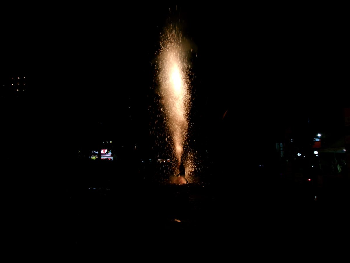 runfel's tweet photo. 大須夏まつり　8月2日
豪雨前の曇天
中止になるかと思いましたが無事再開
ファイヤートーチ
手筒花火 https://t.co/ePbU6HMpgH