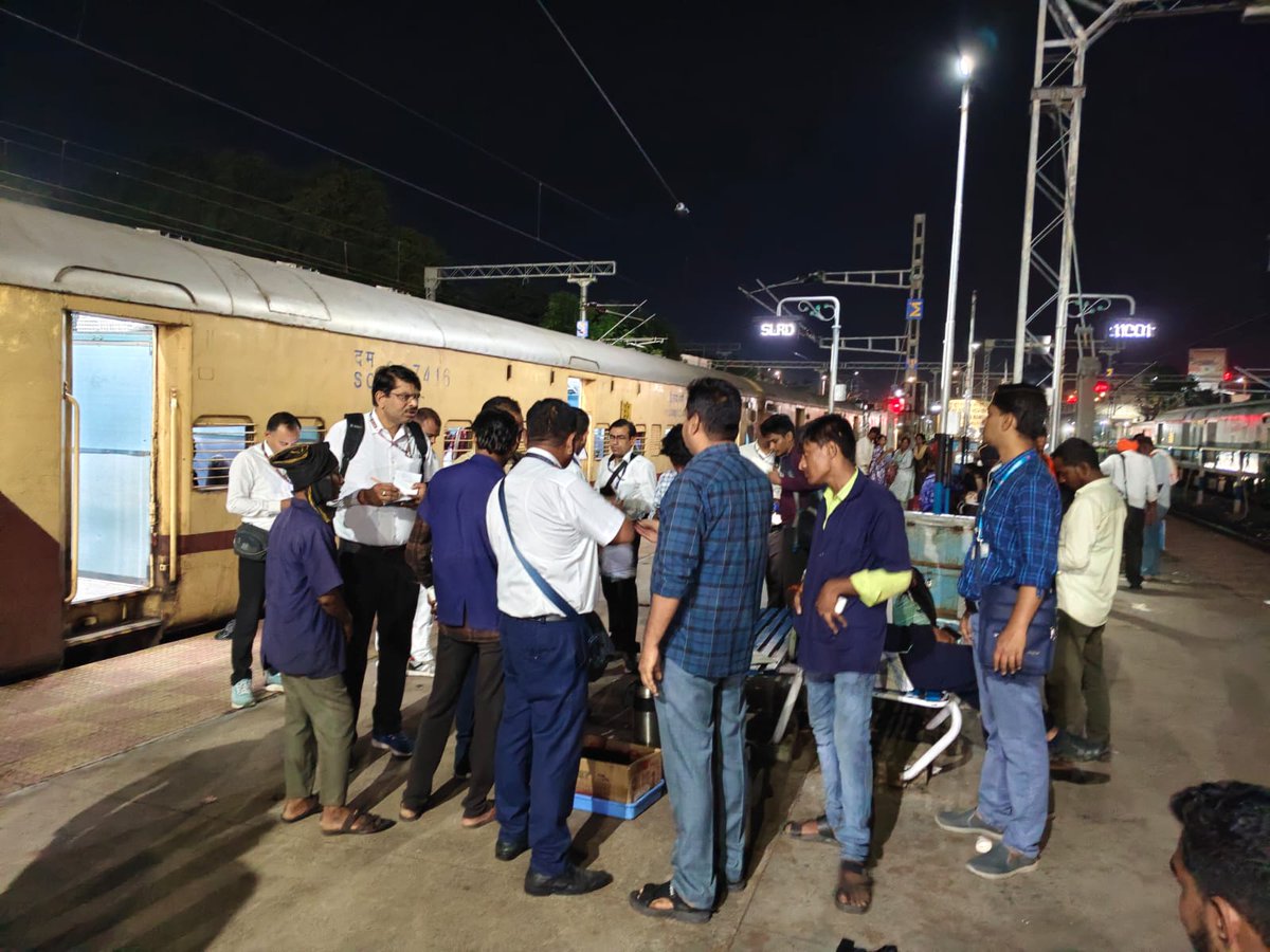 drmned's tweet photo. नांदेड विभागात एका दिवसाच्या तिकीट तपासणी मोहिमेत 1,087 प्रकरणे आढळली;  सुमारे ₹6.0 लाख महसूल वसूल https://t.co/19JFcGKIwN