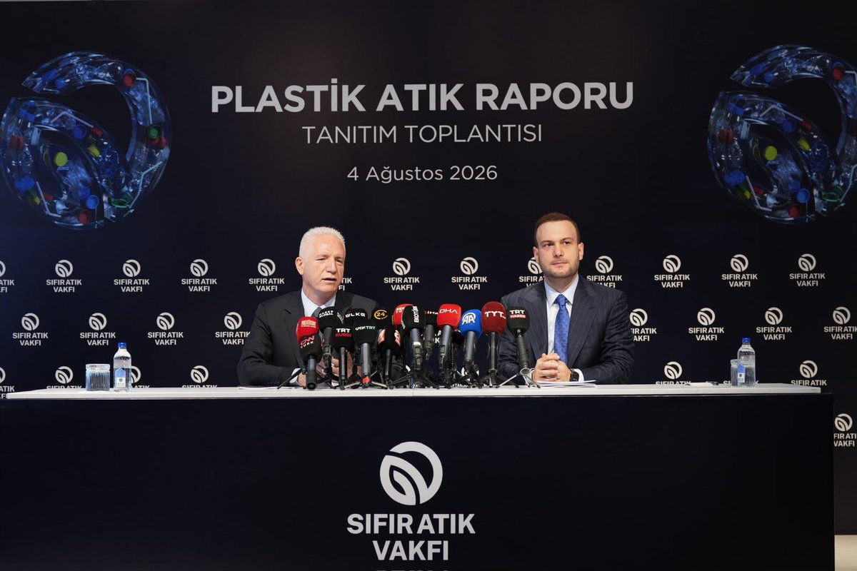 TC_istanbul's tweet photo. Plastik kirliliğiyle mücadelede güçlü adımlar, sürdürülebilir bir gelecek için ortak irade. 🌍♻️

İlimizde, Sıfır Atık Hareketi'nin kurucusu, Birleşmiş Milletler Sıfır Atık Yüksek Düzeyli Şahsiyetler Danışma Kurulu Başkanı ve Sıfır Atık Vakfı Onursal Başkanı Sayın Emine Erdoğan Hanımefendi'nin himayelerinde yürütülen Sıfır Atık Hareketi kapsamında çevre bilincini güçlendirmeye yönelik çalışmalar kararlılıkla sürdürülüyor.

Valimiz Davut Gül ve Sıfır Atık Vakfı Başkanı ve COP31 Yüksek Düzeyli İklim Şampiyonu Sayın Samed Ağırbaş, Türkiye Plastik Raporu Basın Toplantısı’nda raporun temel bulgularını ve Sıfır Atık vizyonu doğrultusunda hayata geçirilecek çalışmaları kamuoyuyla paylaştı.

🌱 Daha temiz çevre, daha güçlü geri dönüşüm ve sürdürülebilir bir gelecek için #SıfırAtık.

@gul_davut @sifiratikvakfi0 

#DünyaOrtakEvimiz