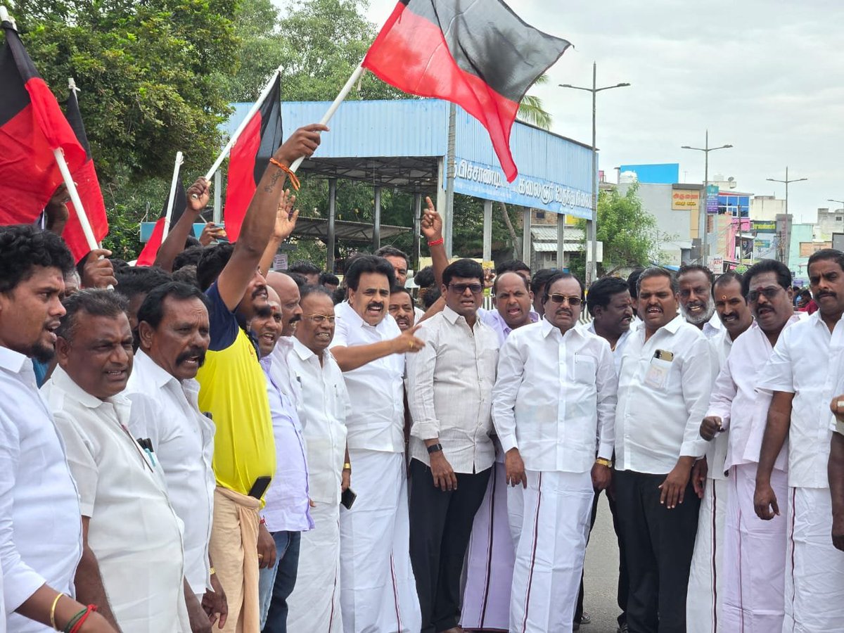 skpkaruna's tweet photo. போராட்டம், கைது. 

Back to Form. 

புத்துணர்ச்சி டானிக் அளித்த #தொடைநடுங்கி_அரசு க்கு நன்றி. https://t.co/3HQS2x4M6K