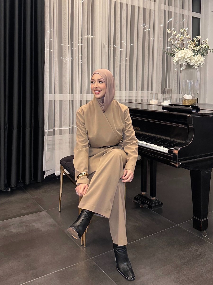 Laylabeyzo's tweet photo. nobody is more stressed than a woman who knows she has potential but feels confused about her next move, career and life https://t.co/avQsGvZQTz